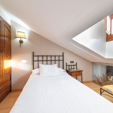 Hostal Sin Recep24H Puerta De La Villa - Pet Friendly & Restaurante Альмасан Екстер'єр фото