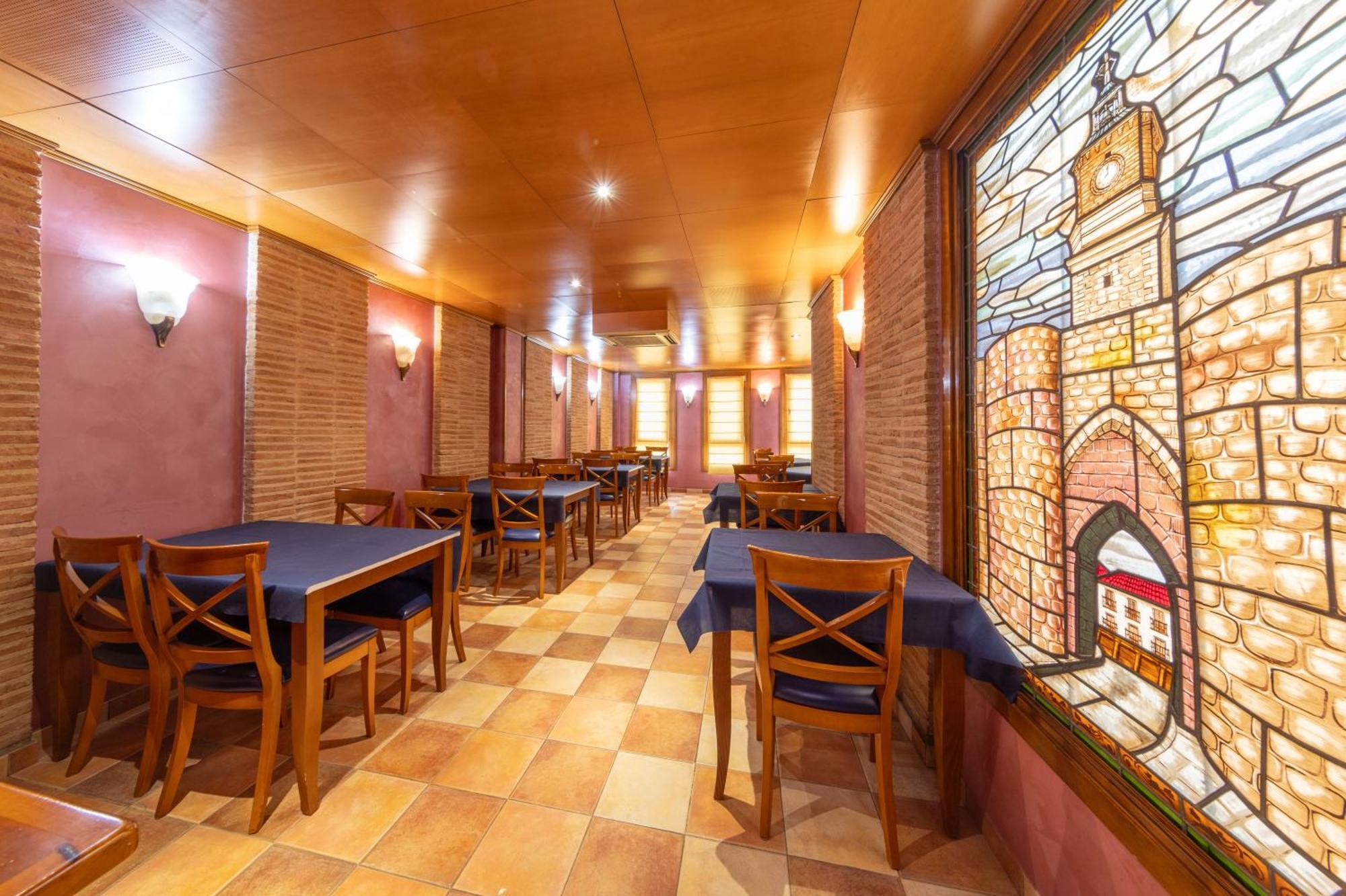 Hostal Sin Recep24H Puerta De La Villa - Pet Friendly & Restaurante Альмасан Екстер'єр фото