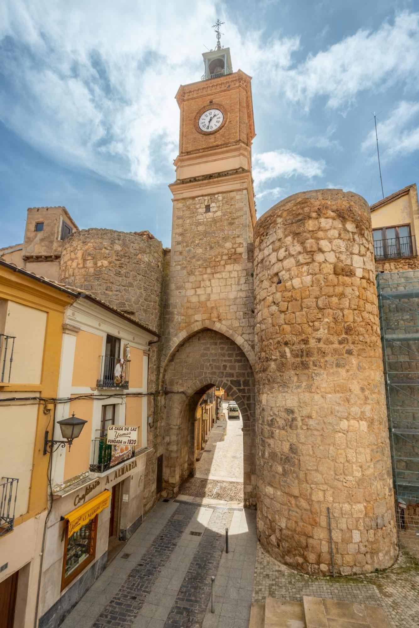 Hostal Sin Recep24H Puerta De La Villa - Pet Friendly & Restaurante Альмасан Екстер'єр фото