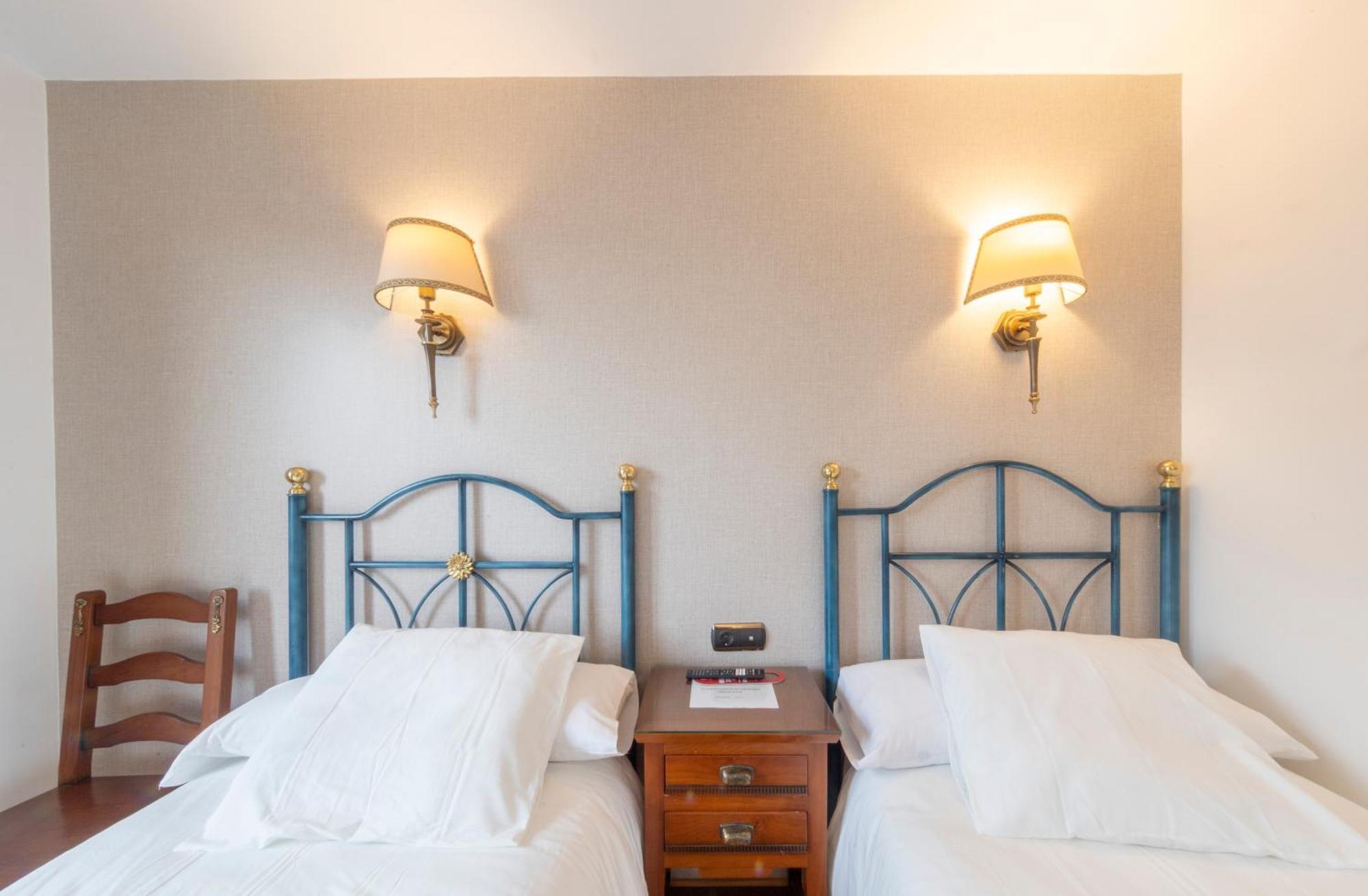 Hostal Sin Recep24H Puerta De La Villa - Pet Friendly & Restaurante Альмасан Екстер'єр фото