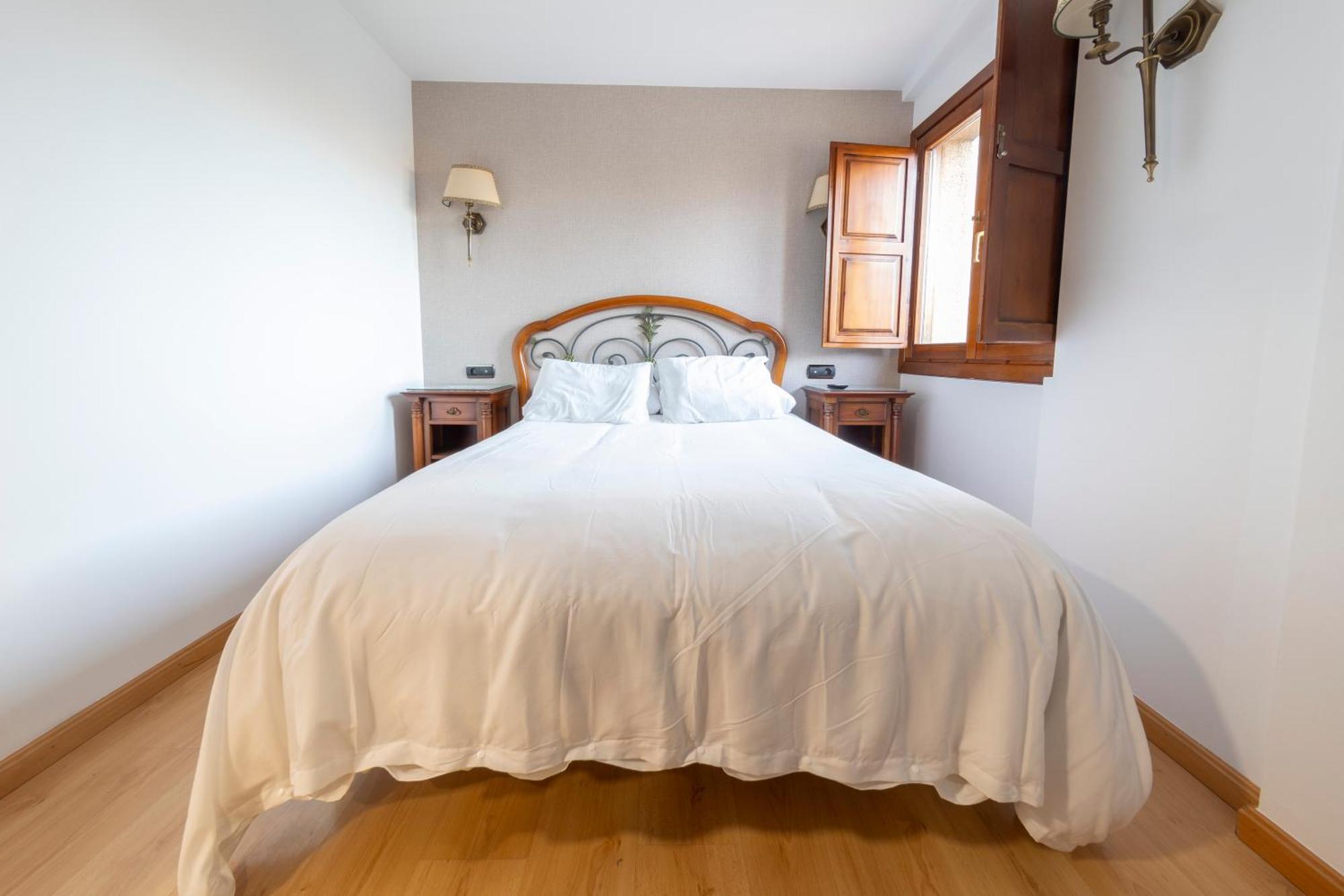 Hostal Sin Recep24H Puerta De La Villa - Pet Friendly & Restaurante Альмасан Екстер'єр фото