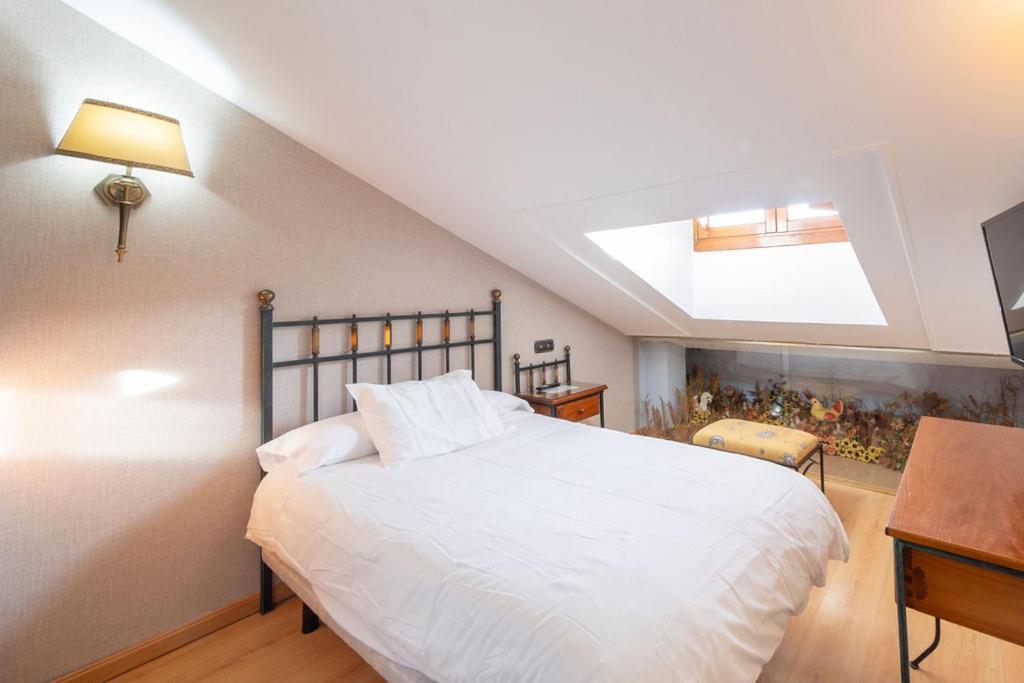 Hostal Sin Recep24H Puerta De La Villa - Pet Friendly & Restaurante Альмасан Екстер'єр фото